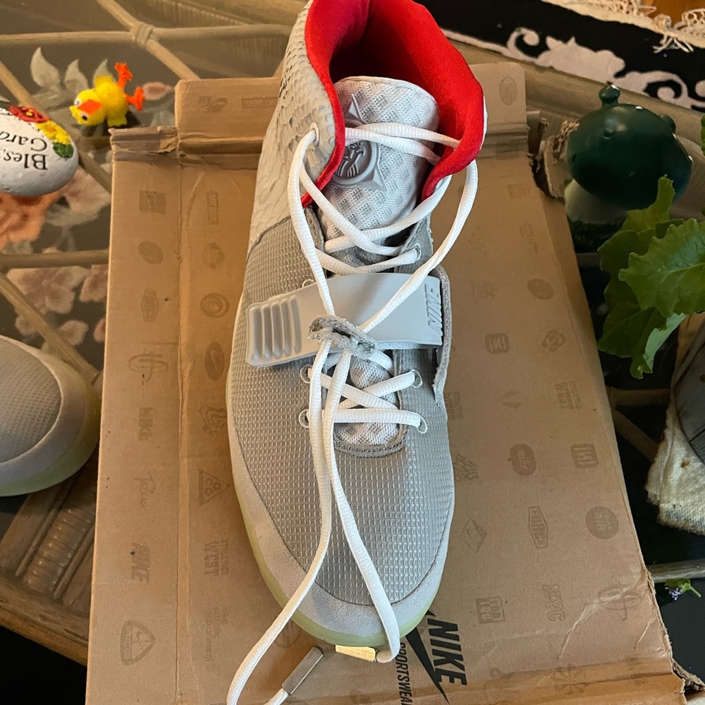 Nike Air Yeezy 2 NRG Pure Platinum W/ box & Dust Bag NIB - Picture 5 of 13